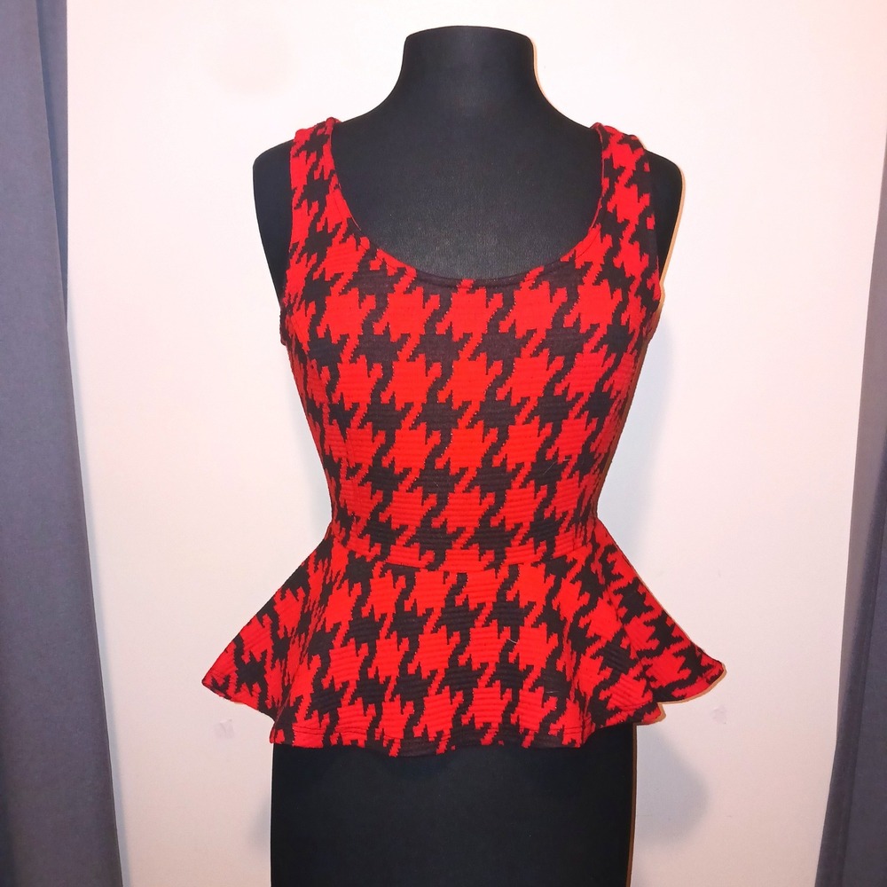 90's Red Black Houndstooth Peplum Top Sleeveless Cutout Back Textured Knit Tank